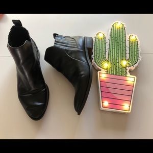 Black forever21 boots🌵